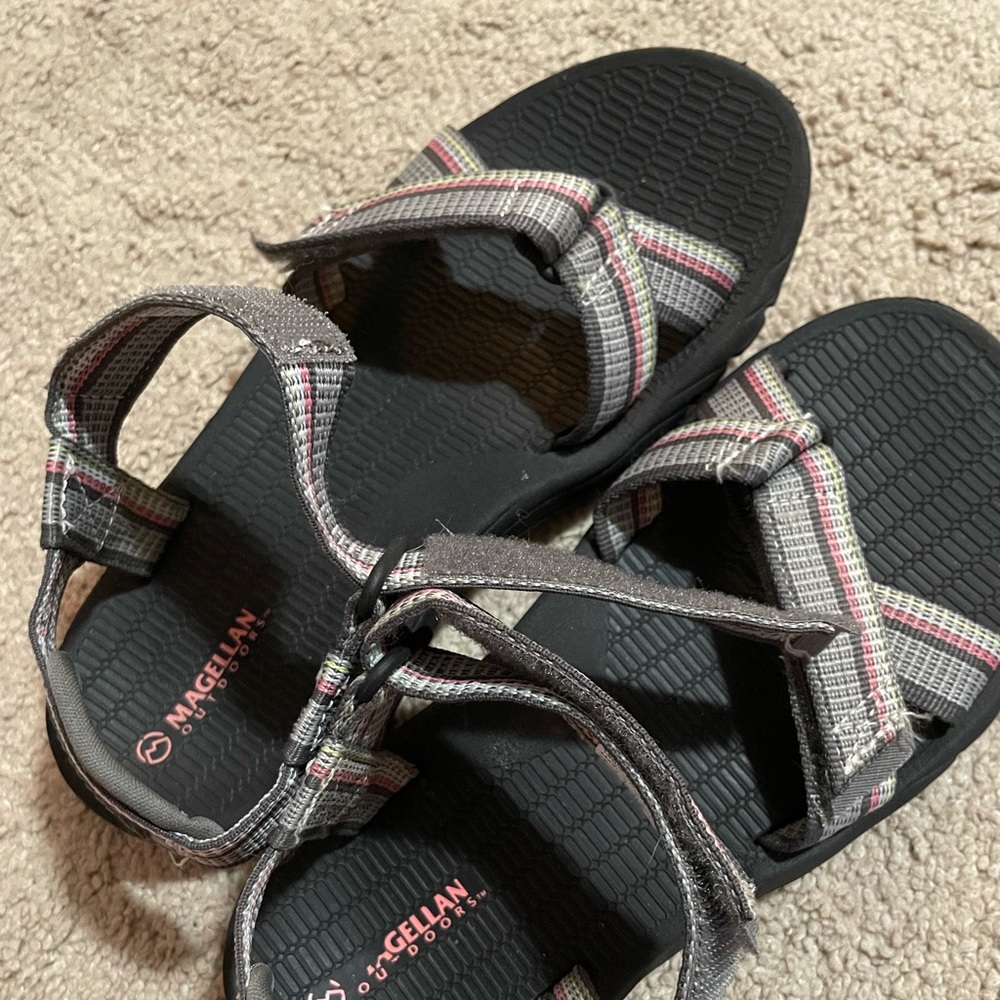 Magellan outdoors women’s size 7